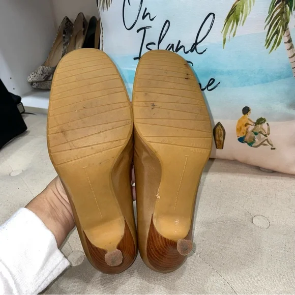 Stuart Weitzman moccasin pump Gold leather Heels Size 8W Women'S - Picture 10 of 10